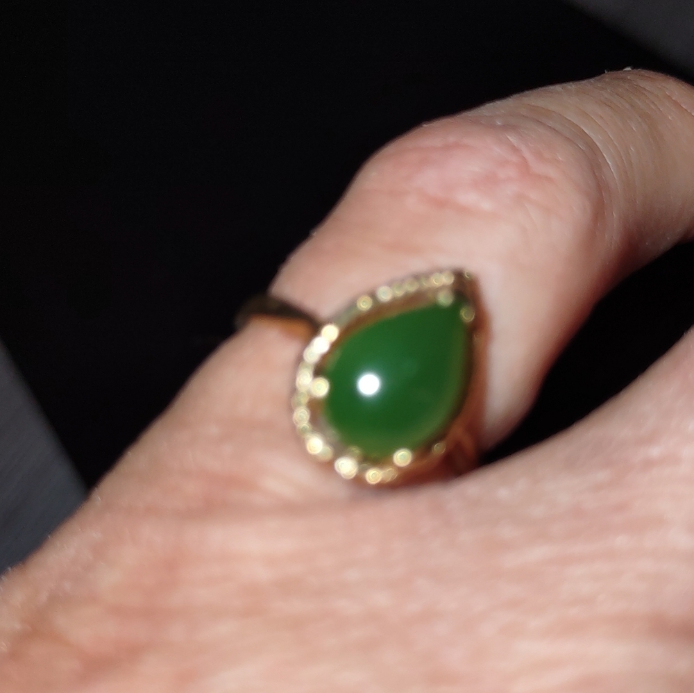 VINTAGE 14k solid gold jade ring